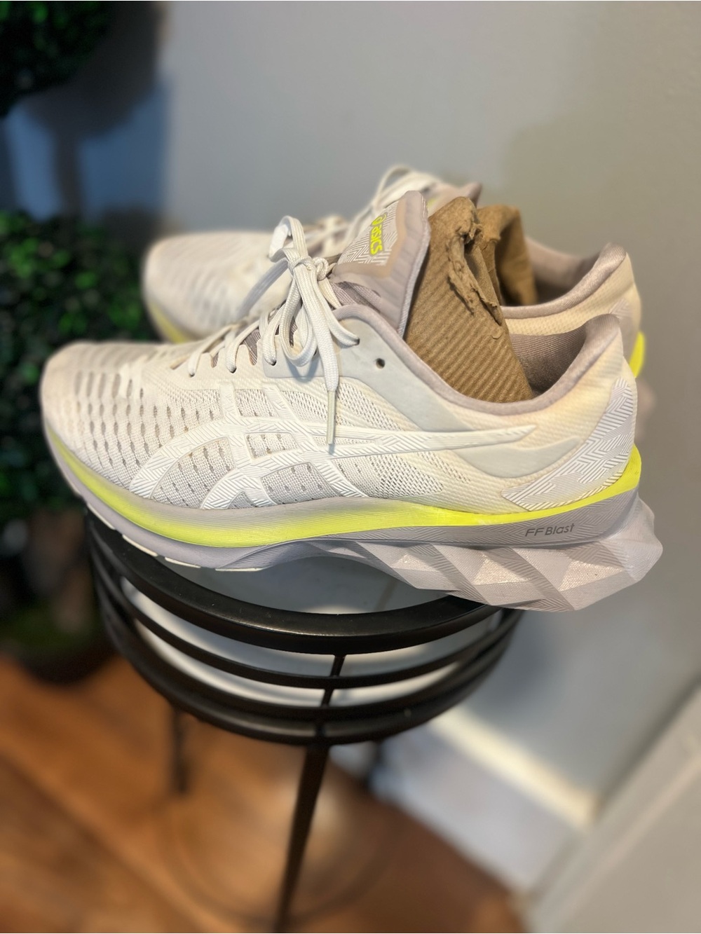 Asics Novablast Womens Running Shoes Sneakers US 7.5 White Grey